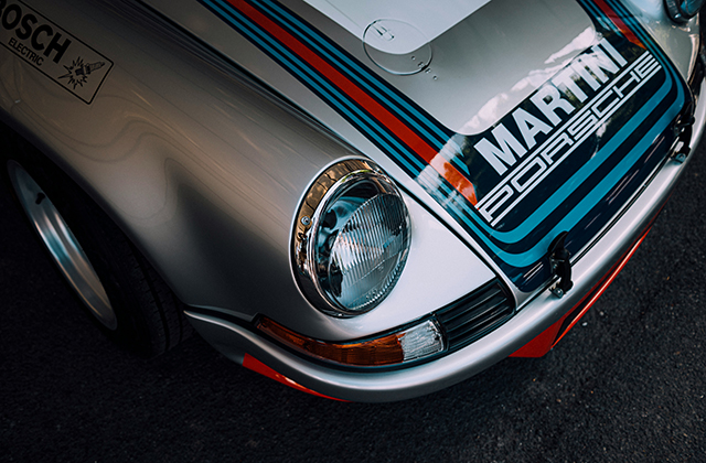 Premium Signwriter Services for Luxury Rental Cars: Custom Branding and Visual Enhancements for High-End Travel